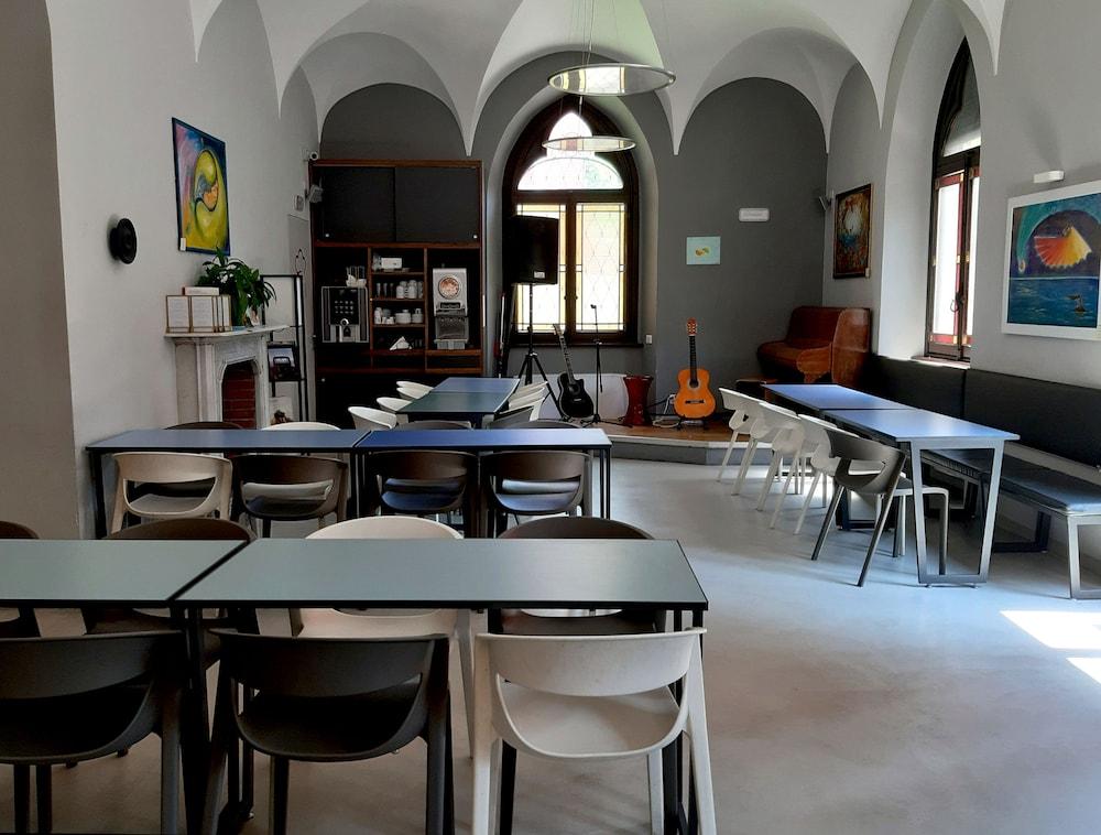 Babila Hostel Милан Экстерьер фото